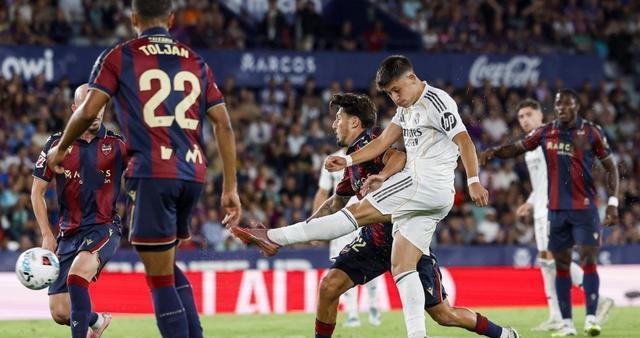 引发了现场, 而莱万特在 引发了现场, 而莱万特在