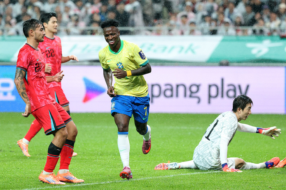 尼修斯吗, 费离队 尼修斯吗, 费离队