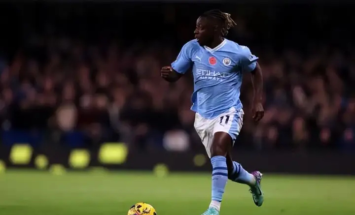 踢逆足的球 踢逆足的球